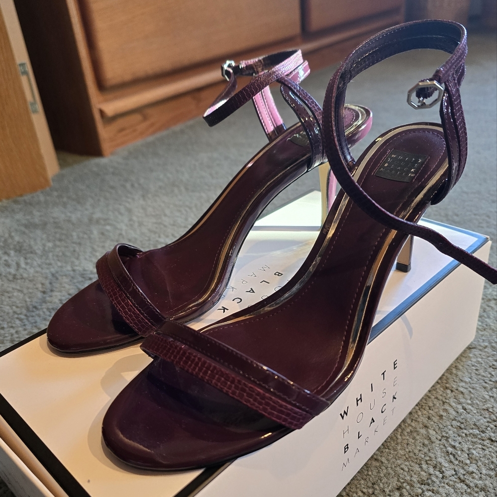 Plum heeled sandle